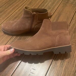 Vionic Suede Water Repellent Boots Size 9